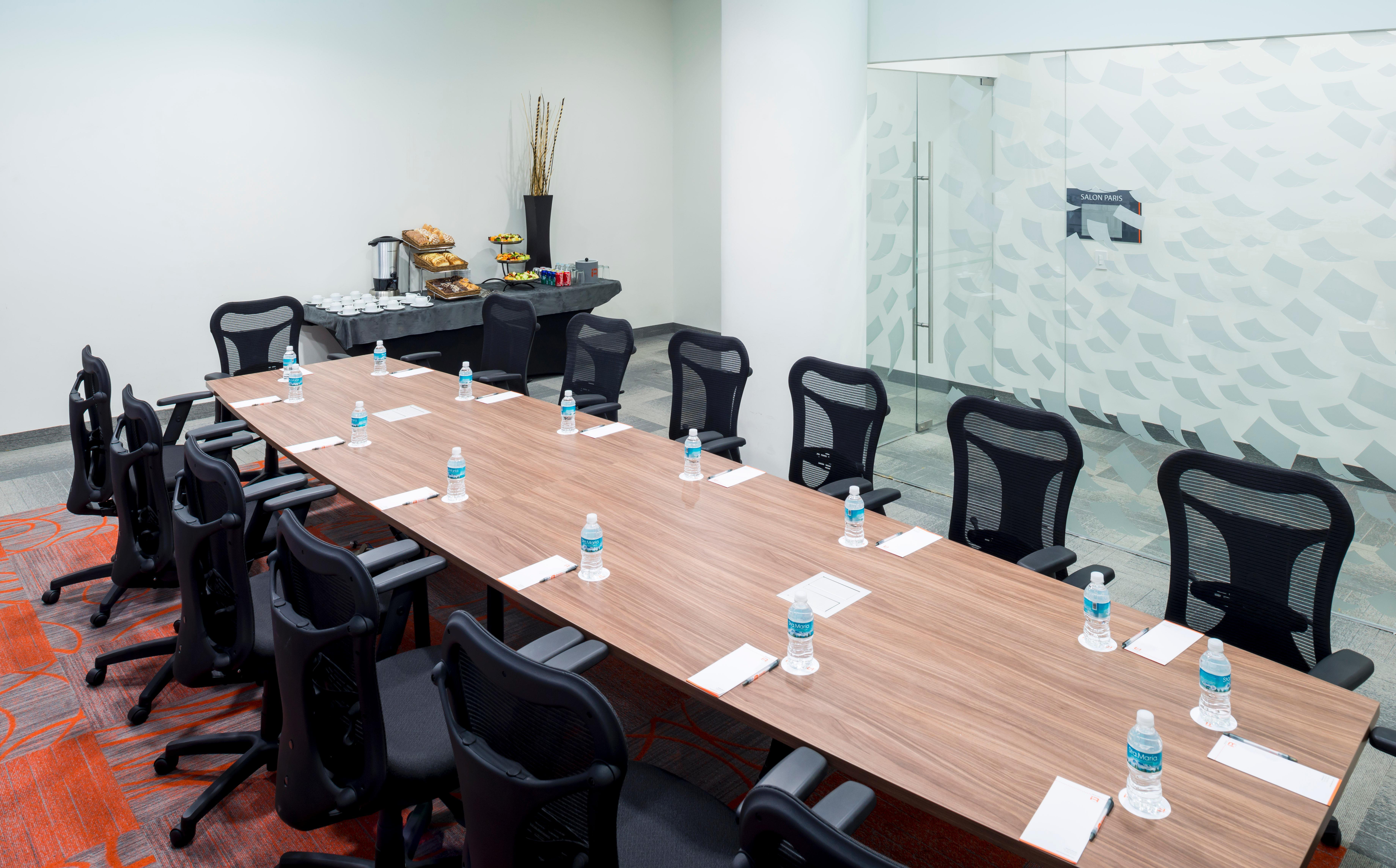 Real Inn Tijuana By Camino Real Hoteles Exterior foto A boardroom at a hotel