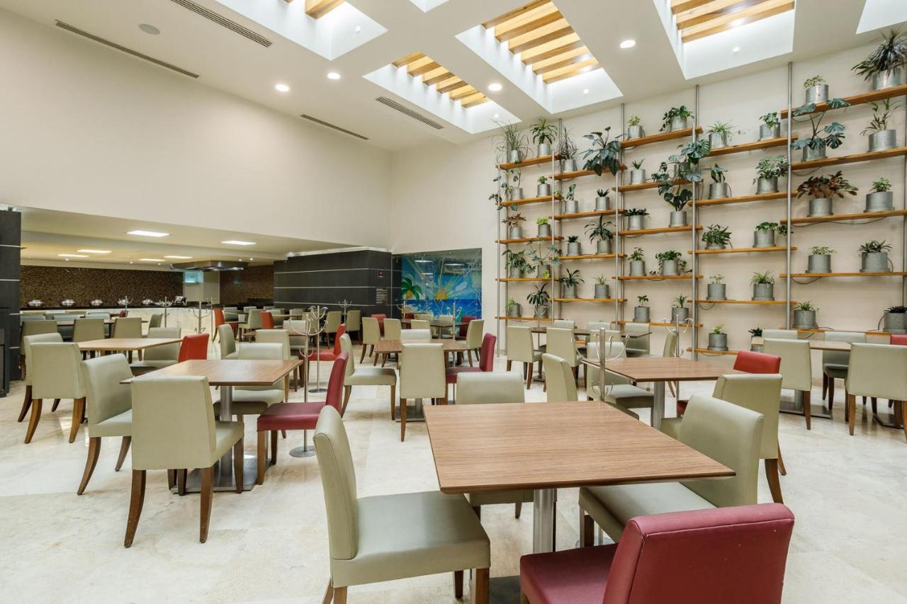 Real Inn Tijuana By Camino Real Hoteles Exterior foto The lounge at the airport