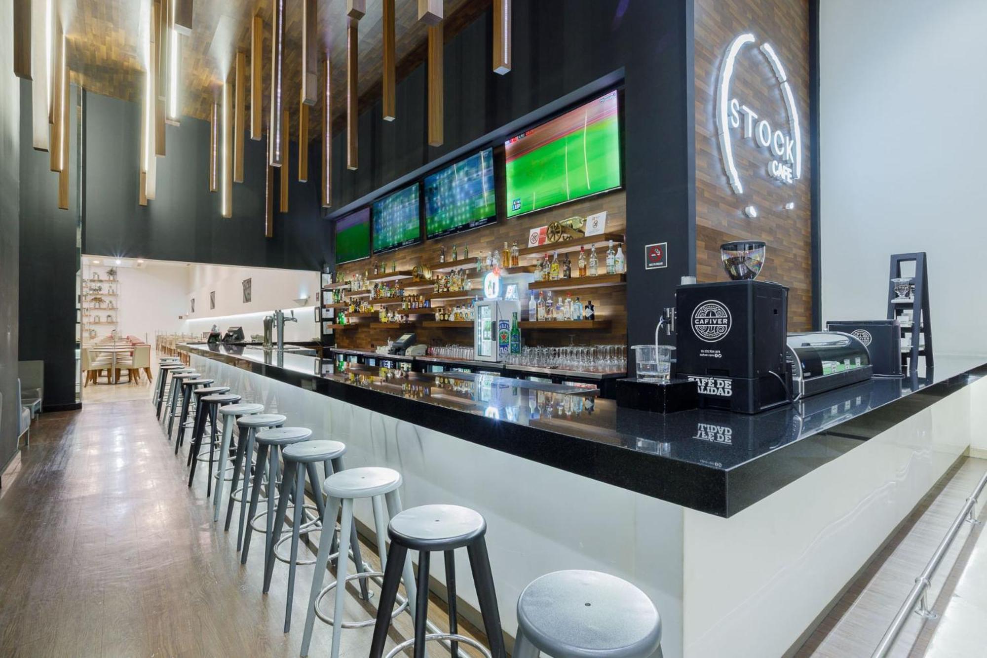 Real Inn Tijuana By Camino Real Hoteles Exterior foto Stock Bar