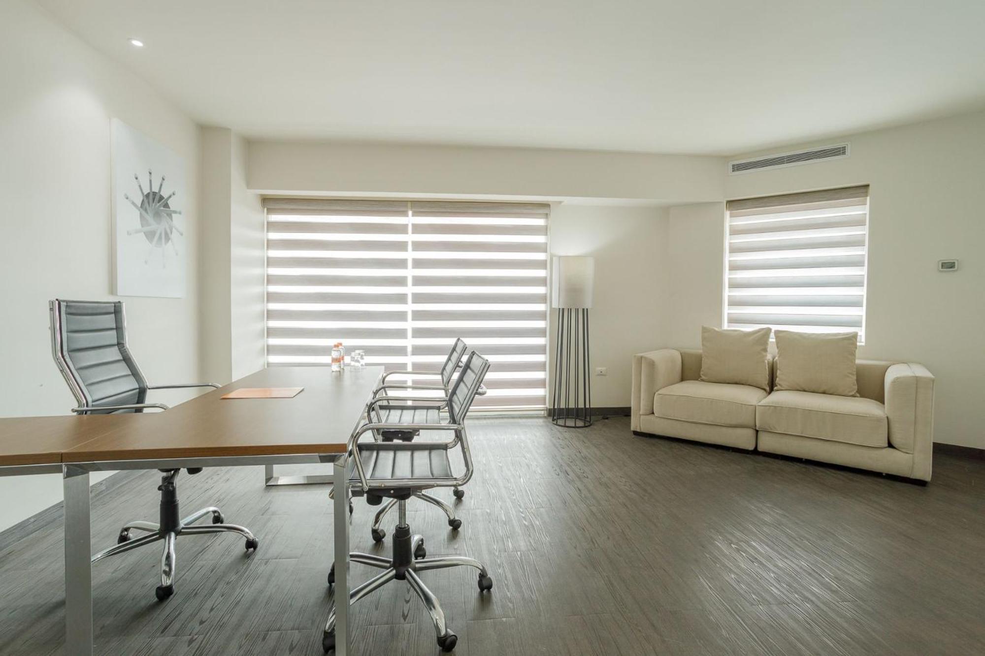 Real Inn Tijuana By Camino Real Hoteles Exterior foto Zebra roller shades